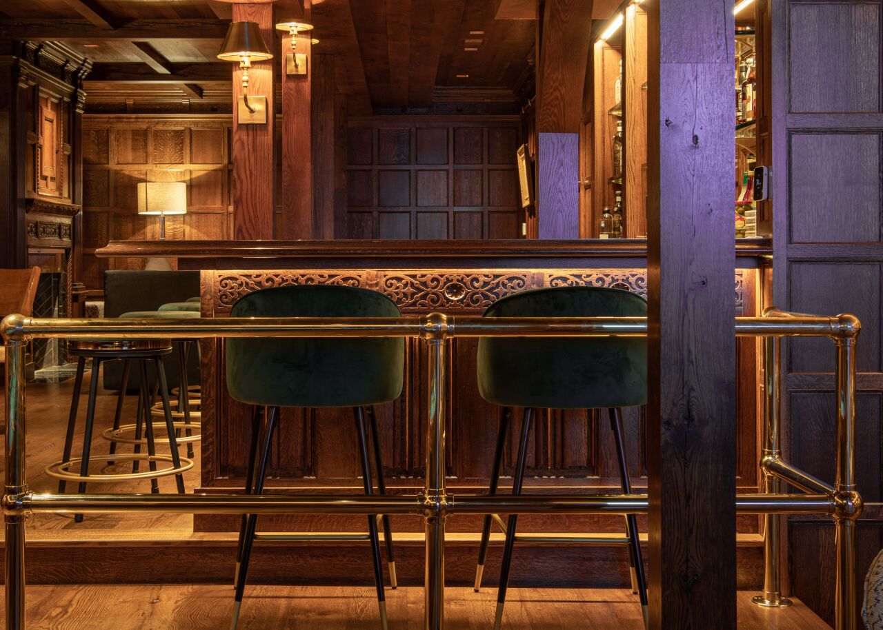 Tavern Bar Brent Hull